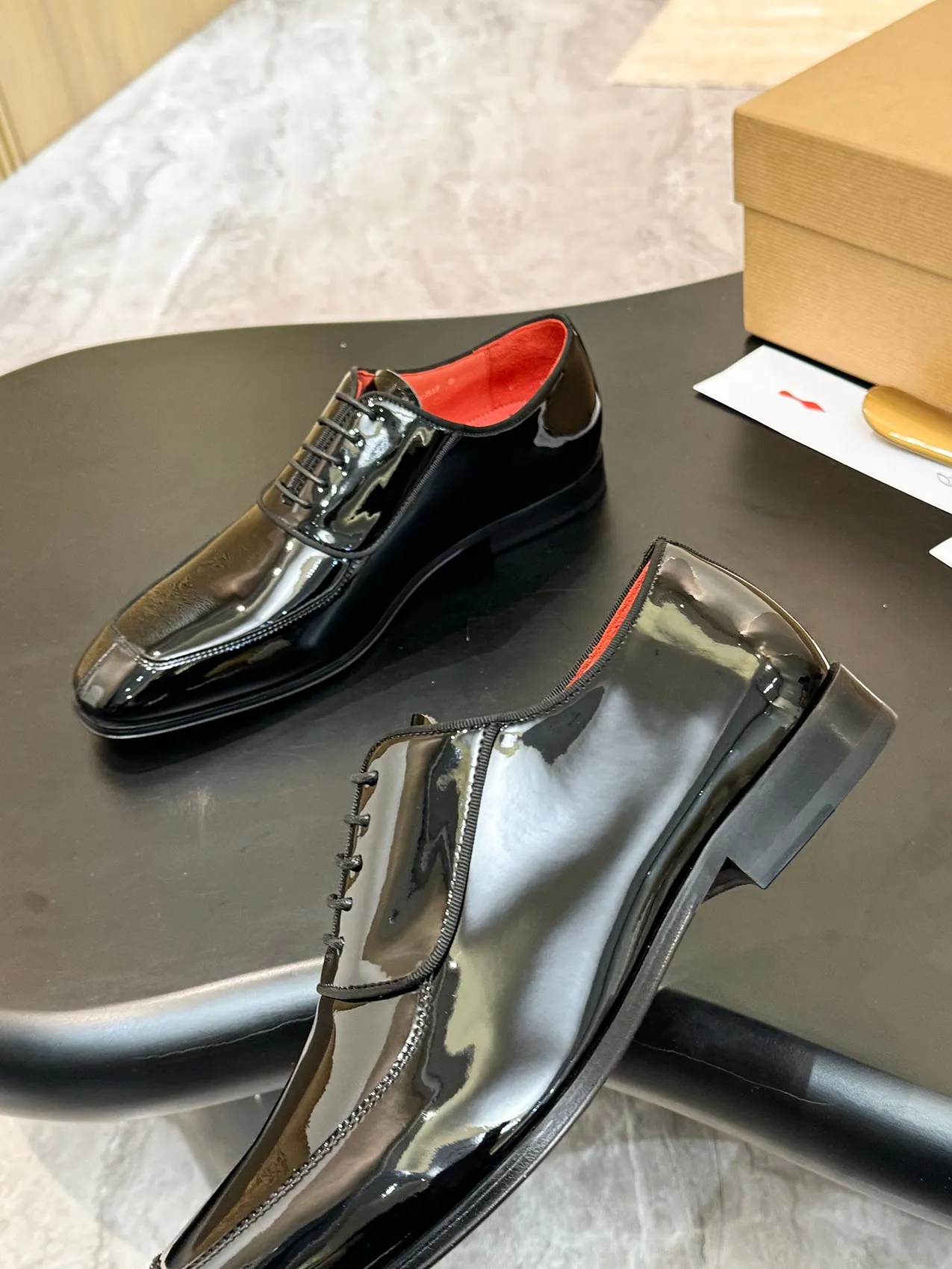 💰960 ••New real shots••CL～High-end men’s 👔Casual•loafers with red soles! ••🆑Genuine and top-quality goods from original orders ••✅💯 Purchase goods from top-quality original orders! Original imported patterned cowhide ➕Imported cowhide lining ➕Cowhide feet ➕Original leather outsole~🉑️Feel free to compare the authentic ones! Size: 39-44 (38.45.46.47 can be customized)